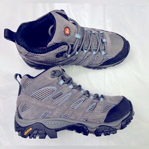 NWT Merrell Women’s Hiking Boots MOAB 2 MID WP size 7